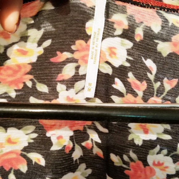 Free People~Floral Print Layering Top ~ Medium - Picture 4 of 4